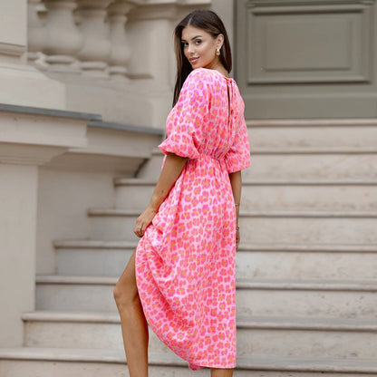 Lässiges Kleid mit V-Ausschnitt und Blumenmuster