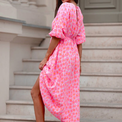 Lässiges Kleid mit V-Ausschnitt und Blumenmuster