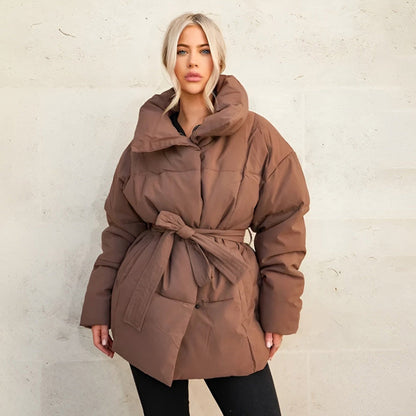 Stylische einfarbige Pufferjacke mit Gürtel für Damen