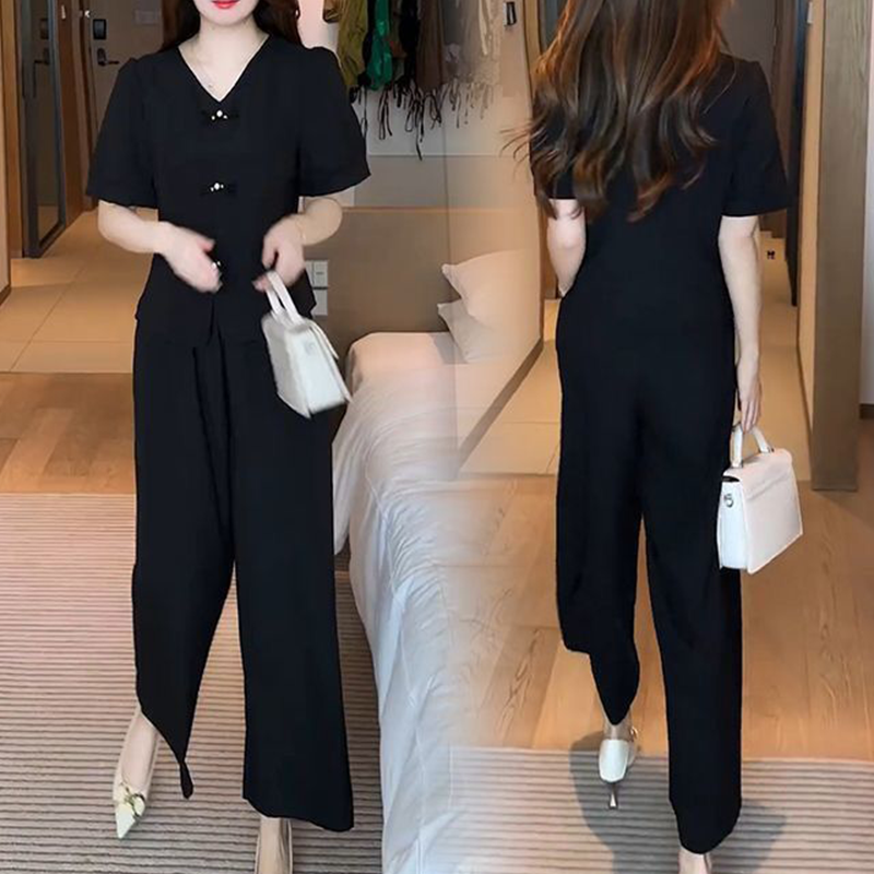 2-teiliges Set aus kurzärmligem Oberteil mit V-Ausschnitt und passender Hose mit weitem Bein für Damen