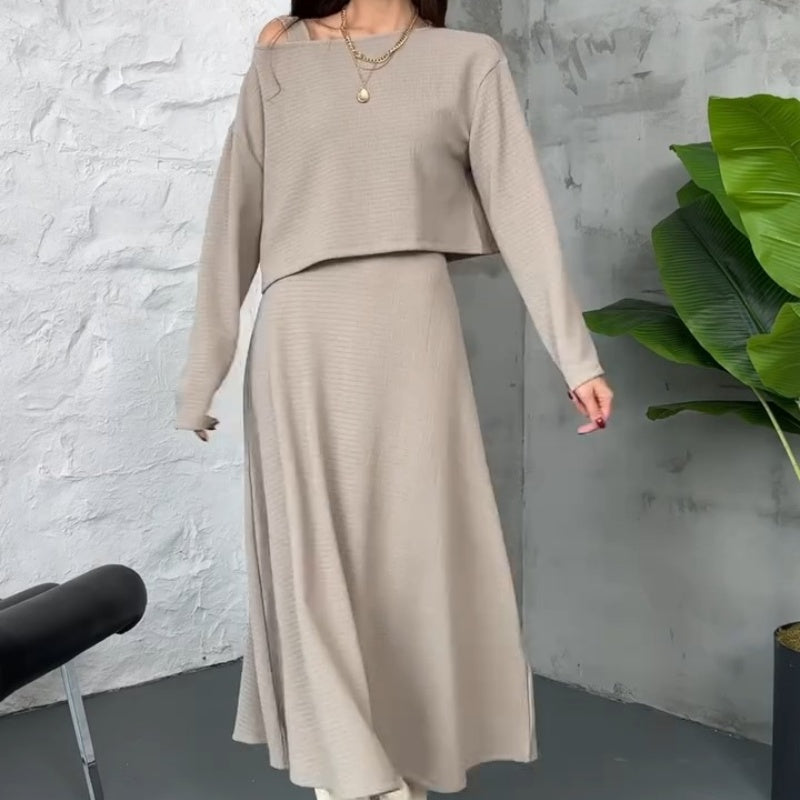 🔥Neuheiten Sonderangebot💃 2-teiliges Strick-Outfit für Damen: Midikleid mit Spaghettiträgern und bauchfreies Oberteil