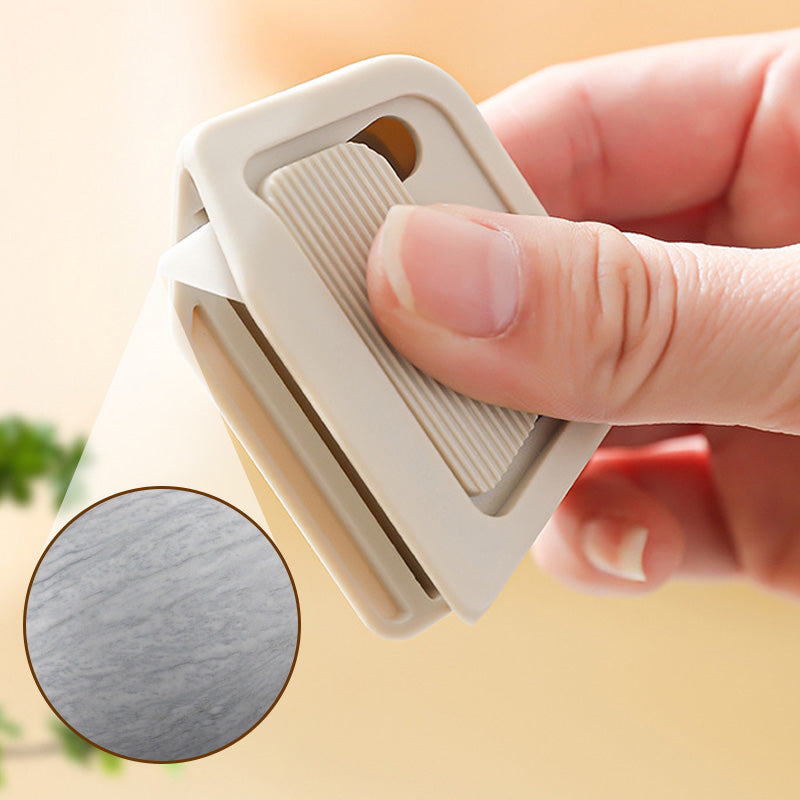 Einziehbarer Kartonschneider mit Sicherheitsmechanismus