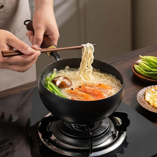 Alteisen Wok – Robuster Gusseisenbräter mit Deckel für Braten &amp; Kochen👩‍🍳🍲